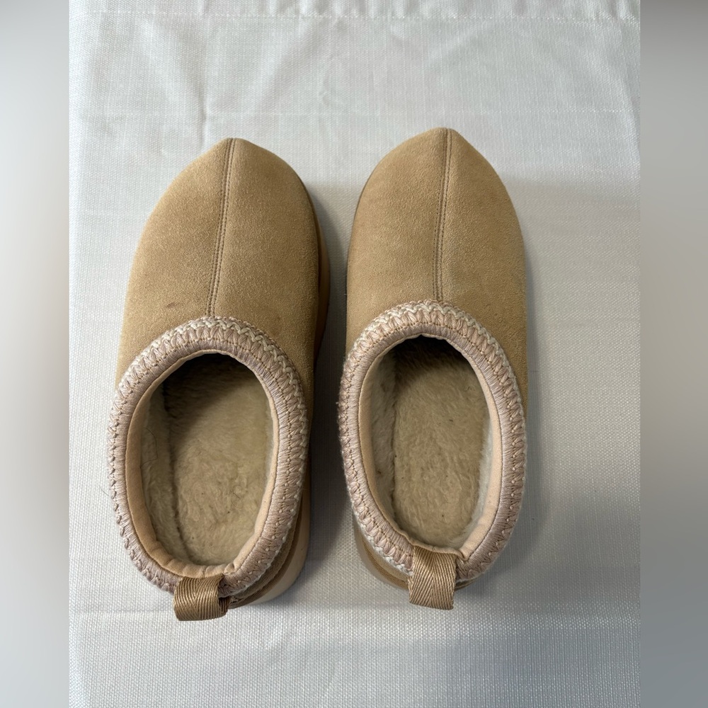 Ugg Like Tan Slippers - Size 10